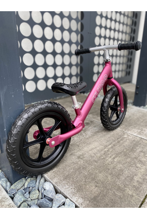 Rowerek biegowy Cruzee 12" różowy (czarne kółka)