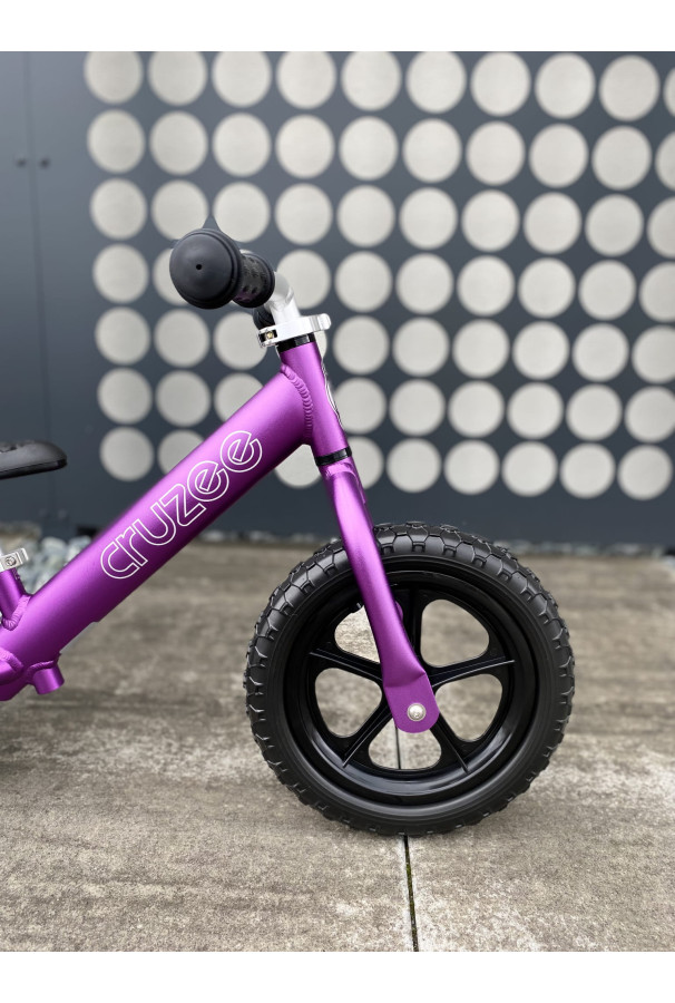 Rowerek biegowy Cruzee 12" fioletowy (czarne kółka)