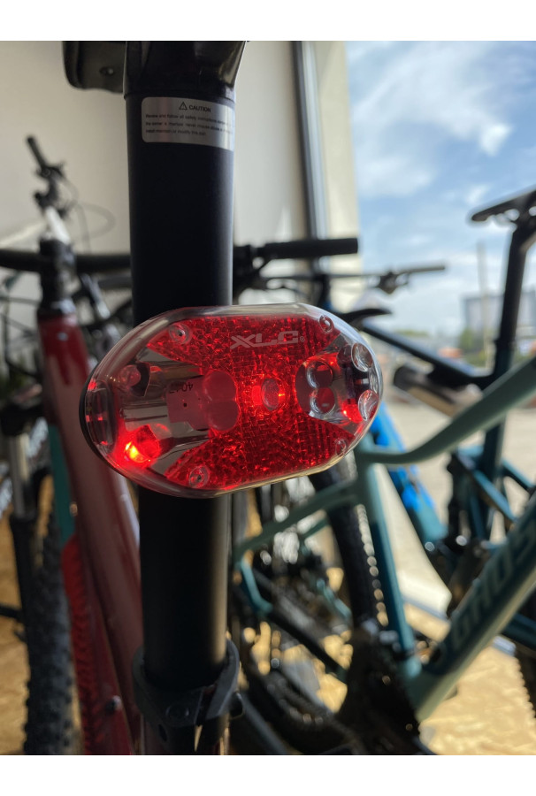 Tylna lampka na sztycę XLC THEBE 5X LED na baterie