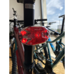 Tylna lampka na sztycę XLC THEBE 5X LED na baterie