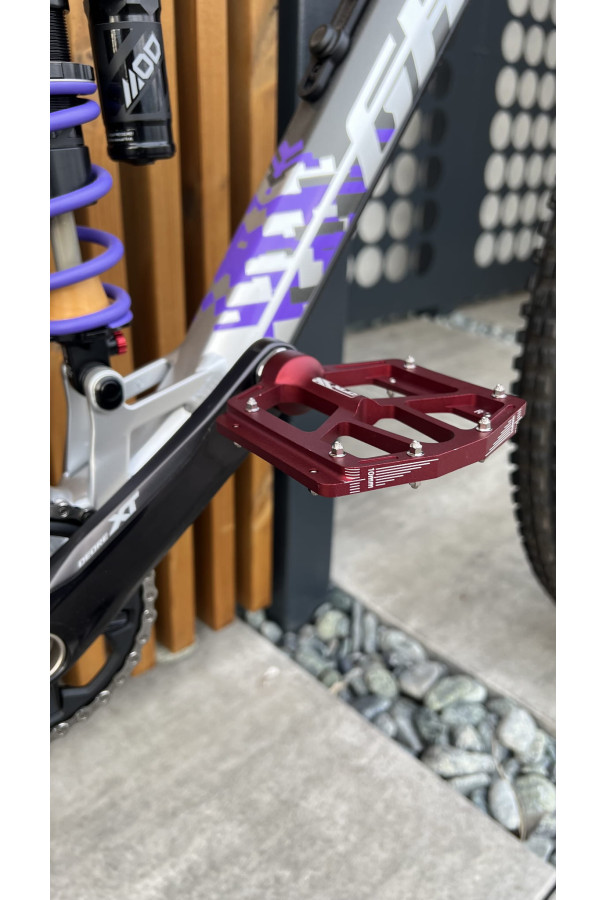Pedały platformowe XLC PD-M14 czarne piny  MTB/ATB
