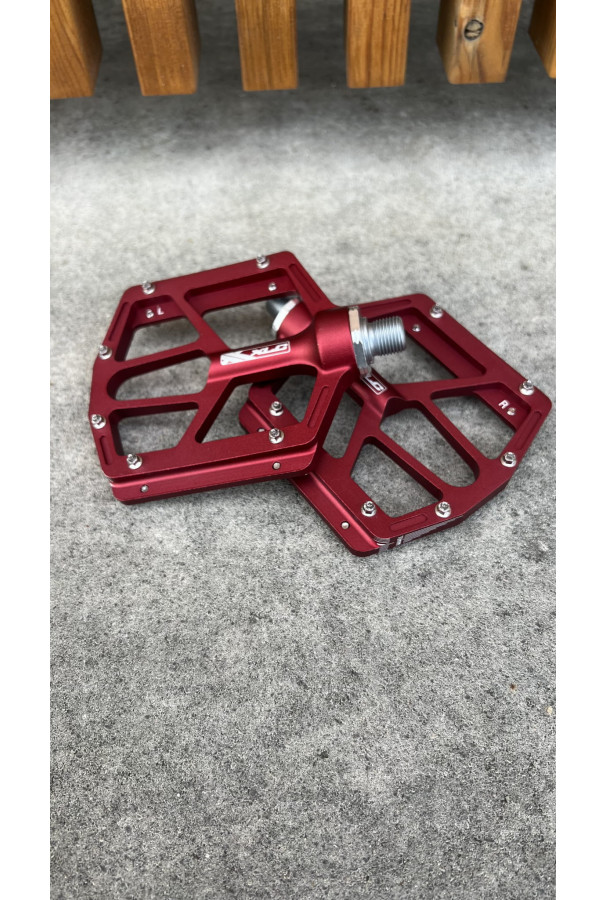 Pedały platformowe XLC PD-M14 czarne piny  MTB/ATB
