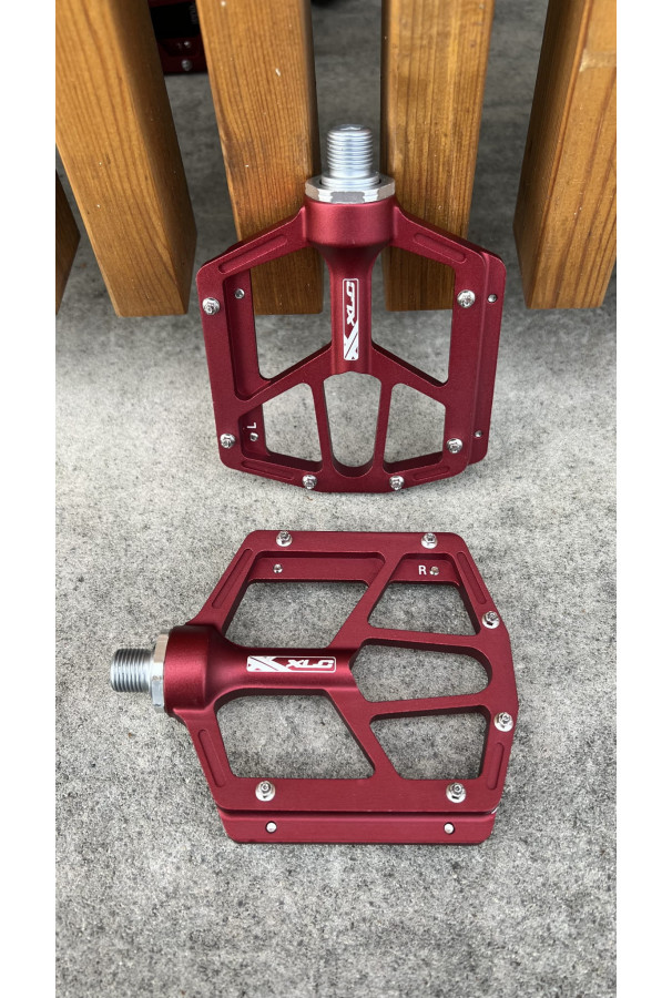 Pedały platformowe XLC PD-M14 czarne piny  MTB/ATB