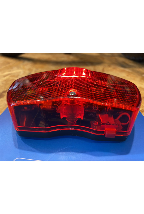 Tylna lampa montowana na bagażnik CL-R04