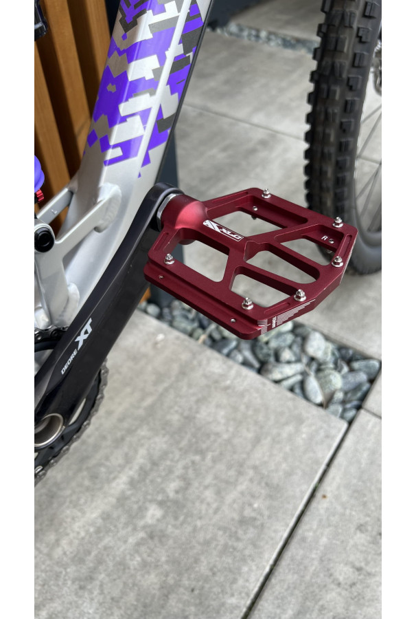 Pedały platformowe XLC PD-M14 czerwone PINY MTB ATB