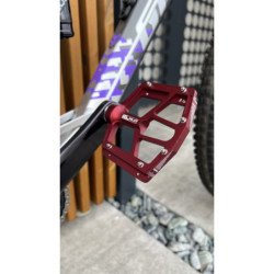 Pedały platformowe XLC PD-M14 czerwone PINY MTB ATB