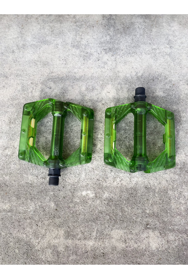Pedały platformowe z pinami XLC PD-M16 zielone