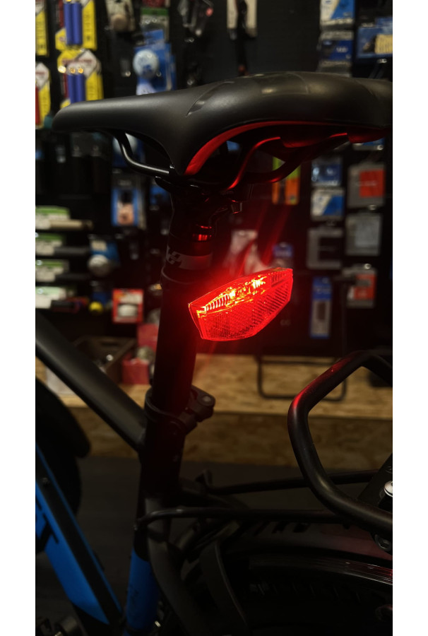 Lampka tylna  na akumulator XLC USB 300 mAh 50/80 mm na bagażnik lub sztycę