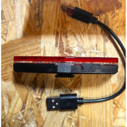 Lampka tylna  na akumulator XLC USB 300 mAh 50/80 mm na bagażnik lub sztycę