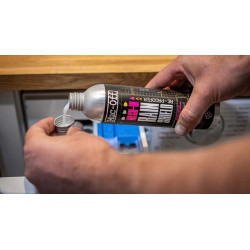 Płyn do prania Muc-Off Rain shield - impregnat do odzieży 300 ml