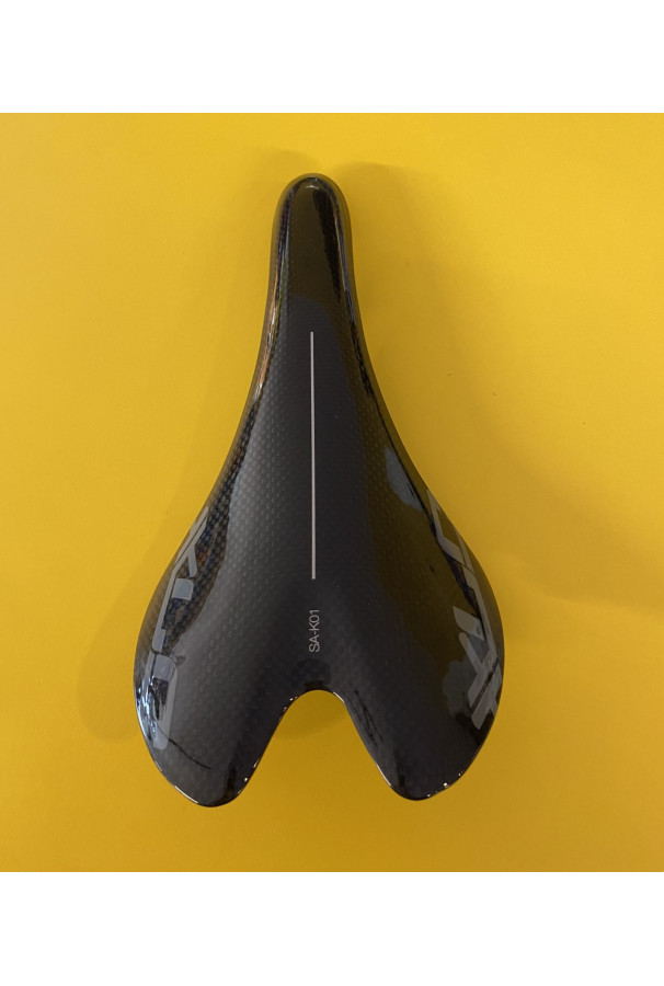 Ultra lekkie siodełko carbonowe XLC SA-K01