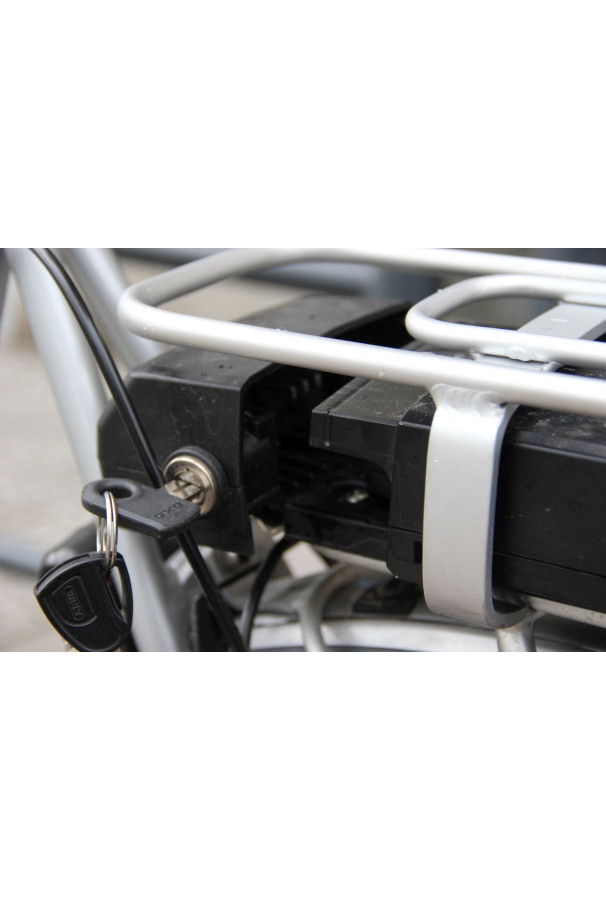 Blokada koła AXA Defender + wkładka zamka baterii Yamaha