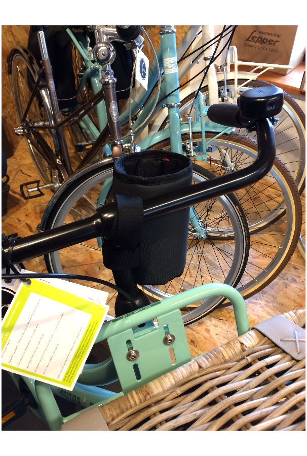 Uchwyt na butelkę mocowany do kierownicy