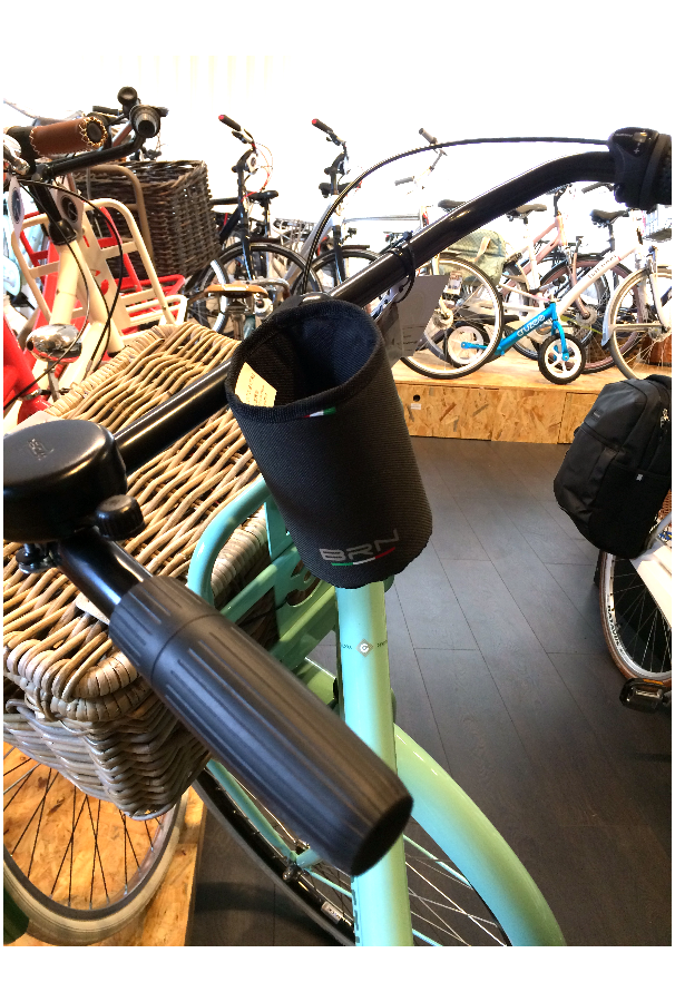 Uchwyt na butelkę mocowany do kierownicy