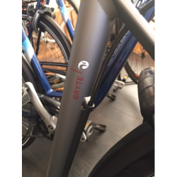 Pojedyńczy chwyt mocujący pancerz / przewód