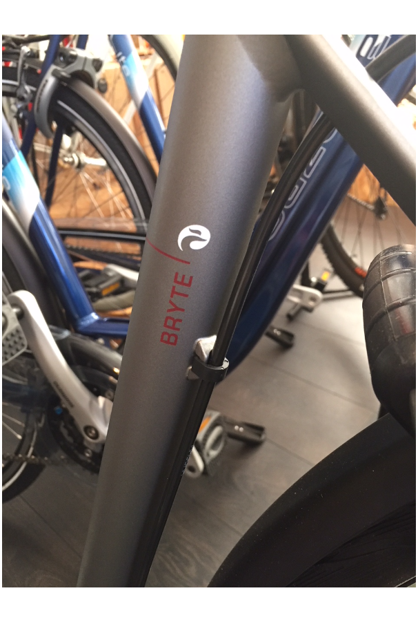 Pojedyńczy chwyt mocujący pancerz / przewód