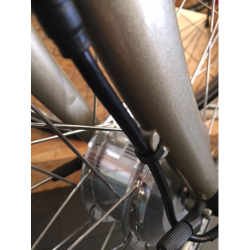 Podwójny chwyt mocujący pancerz / przewód