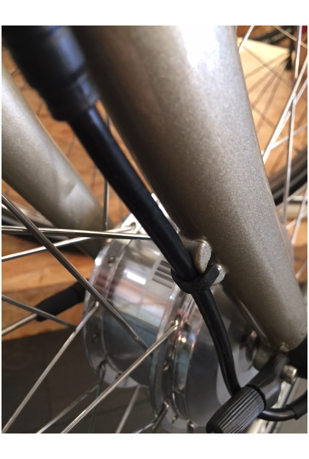 Podwójny chwyt mocujący pancerz / przewód