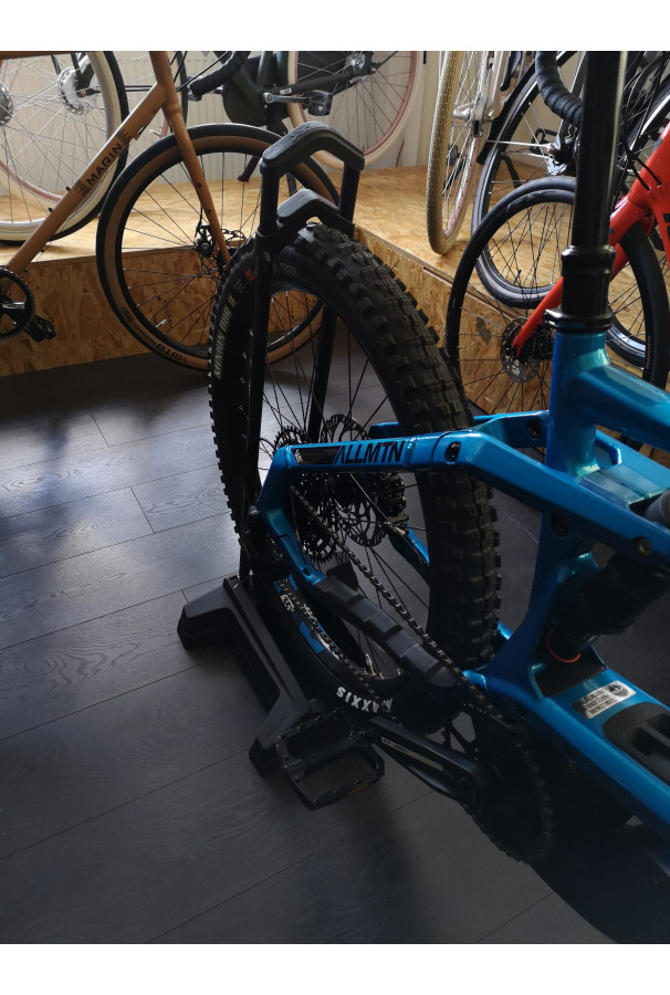 Uniwersalny stojak rowerowy XLC VS-F08